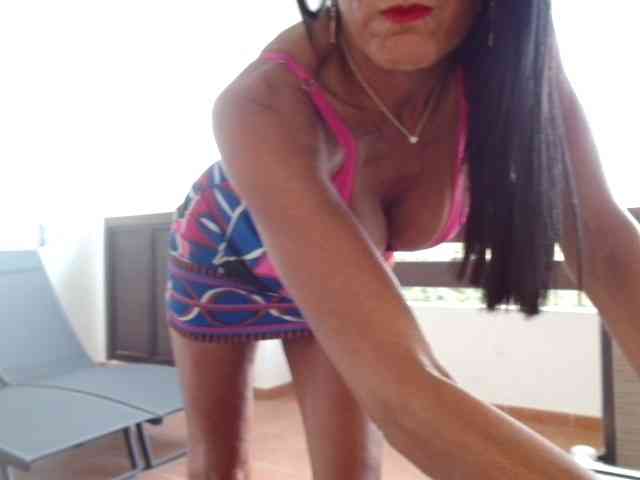 MilfFrenchy webcam