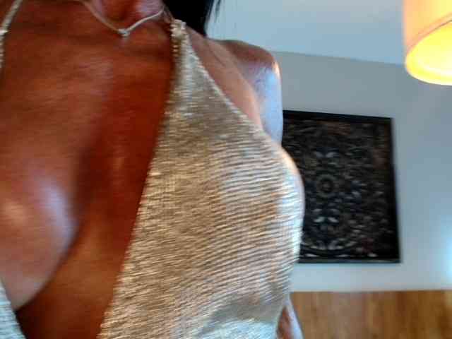 MilfFrenchy webcam