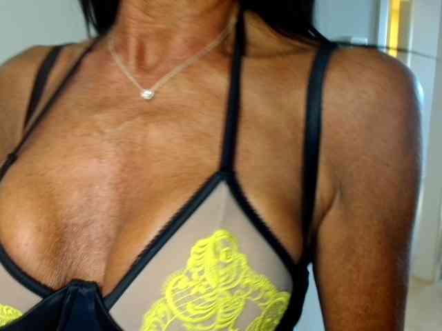 MilfFrenchy webcam