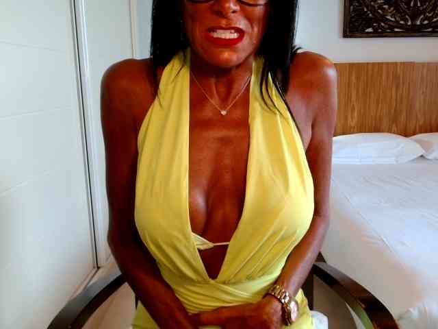 MilfFrenchy webcam