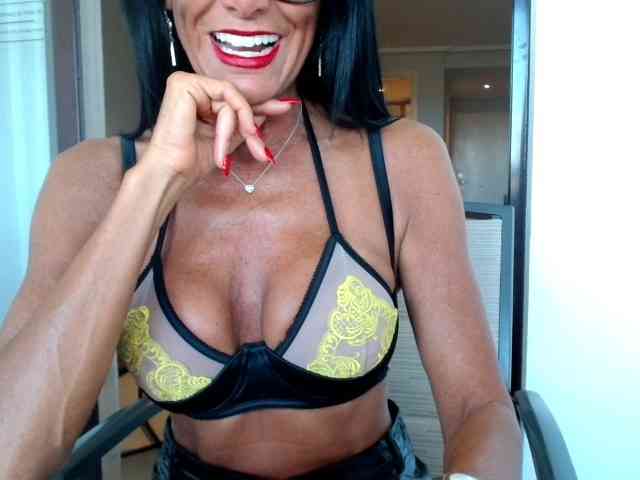MilfFrenchy webcam