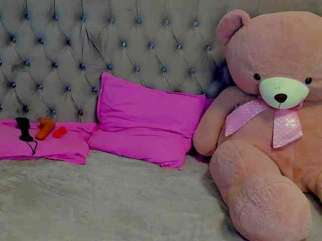 NaomiJasminX webcam