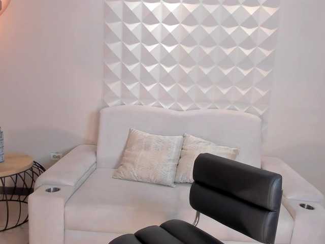  LillySanders chat room