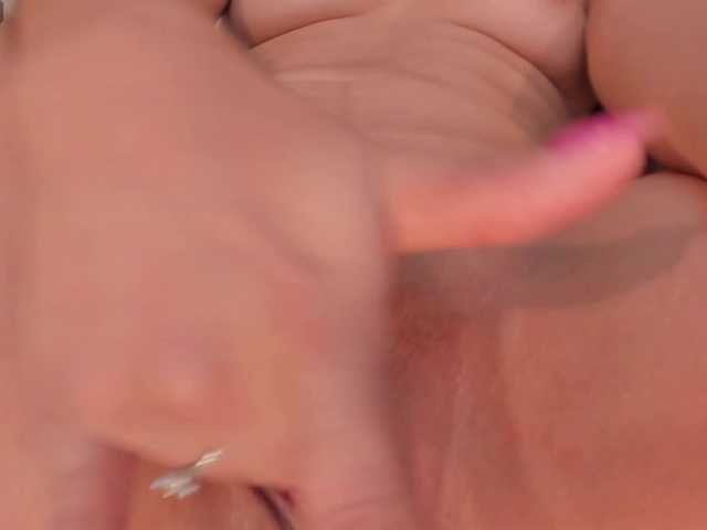 LillySanders live cam on BongaCams
