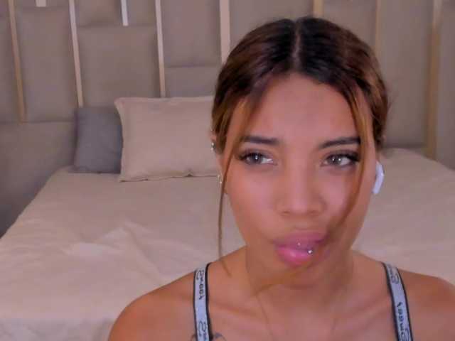 AmberWalker live cam on BongaCams