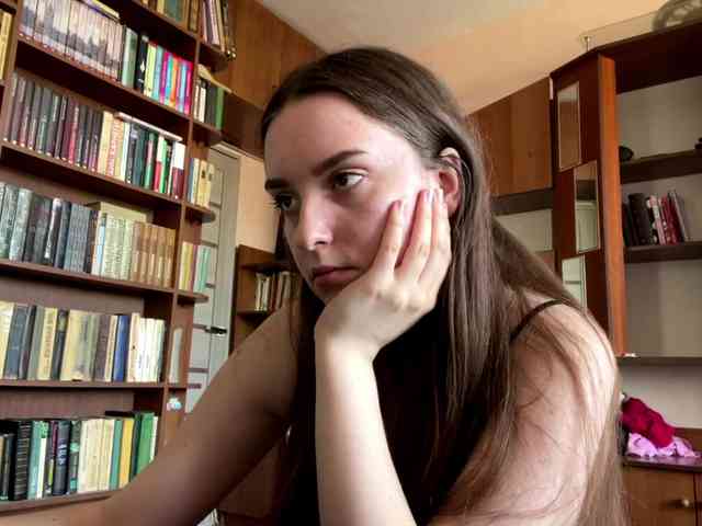 Modèle: CeliaThouvenel