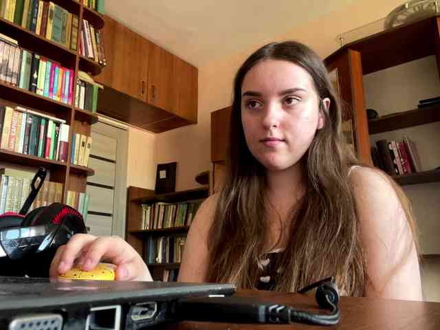 Modèle: CeliaThouvenel