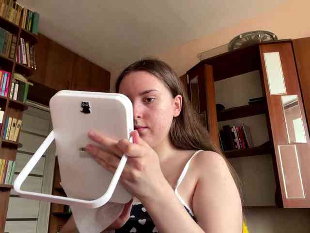 Modèle: CeliaThouvenel