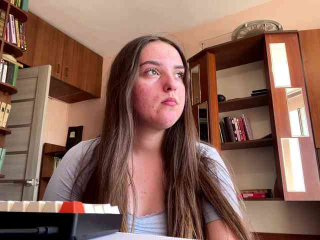 Modèle: CeliaThouvenel