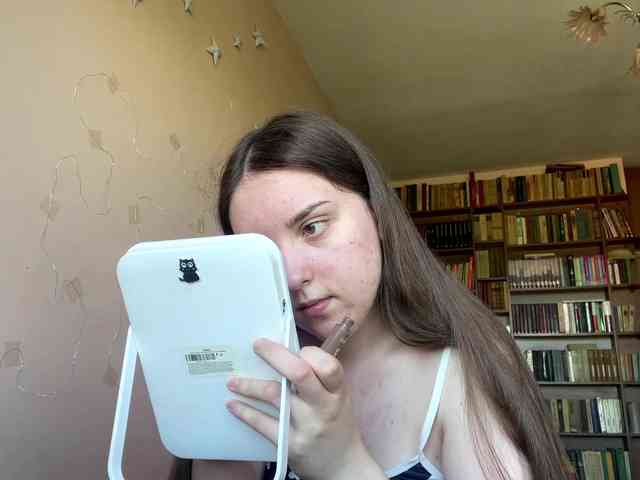 Modelo: CeliaThouvenel