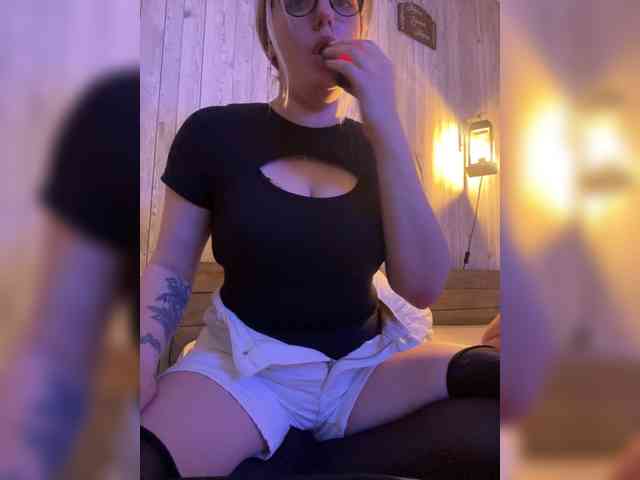 Ten model jest teraz na żywo. We-love-sex666