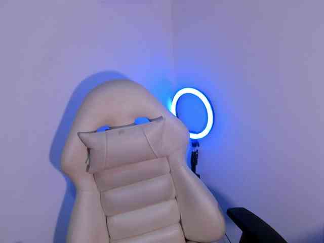 shara-miller webcam
