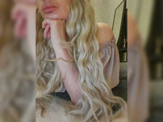 Sofaa live cam on BongaCams