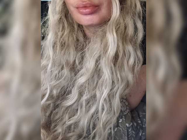 Sofaa live cam on BongaCams