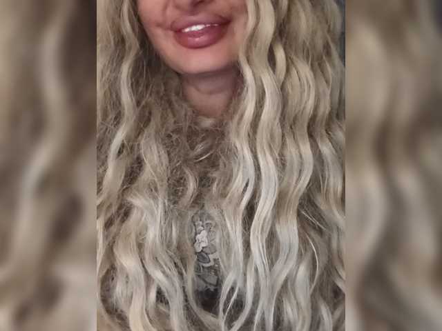 Sofaa live cam on BongaCams