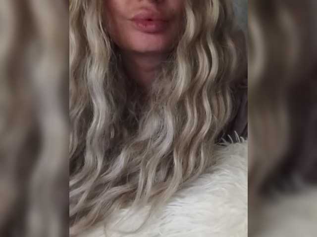 Sofaa, live now on BongaCams