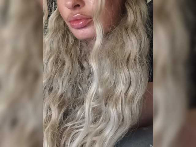 Sofaa live cam on BongaCams