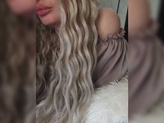 Sofaa live cam on BongaCams
