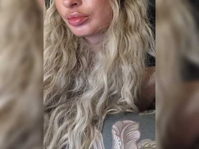 Sofaa live cam on BongaCams