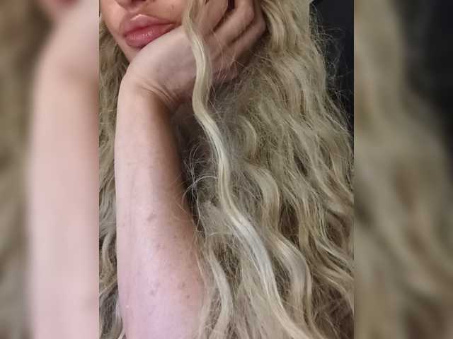 Sofaa live cam on BongaCams