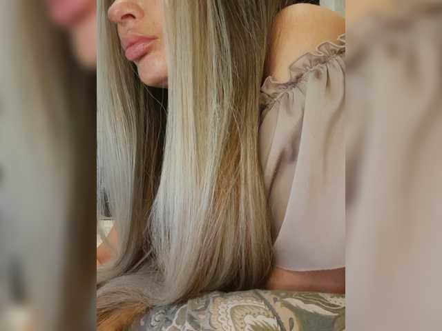 Sofaa live cam on BongaCams