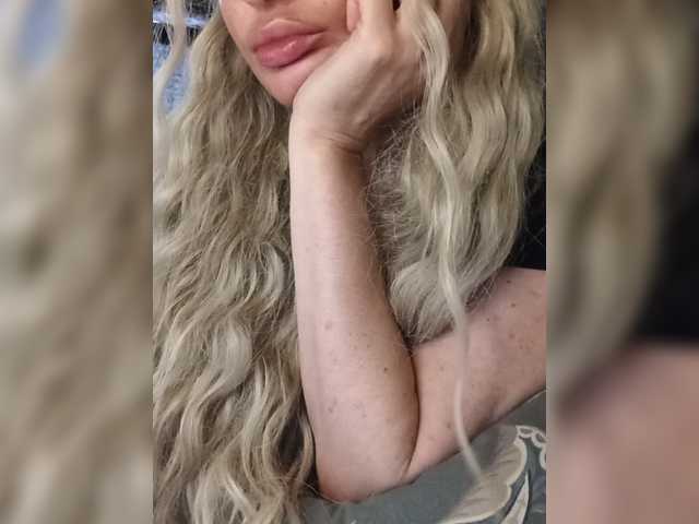 Sofaa live cam on BongaCams