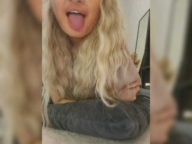 Sofaa live cam on BongaCams