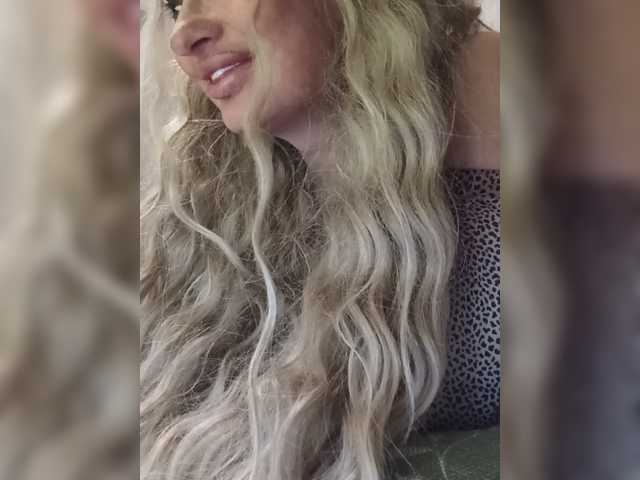 Sofaa live cam on BongaCams
