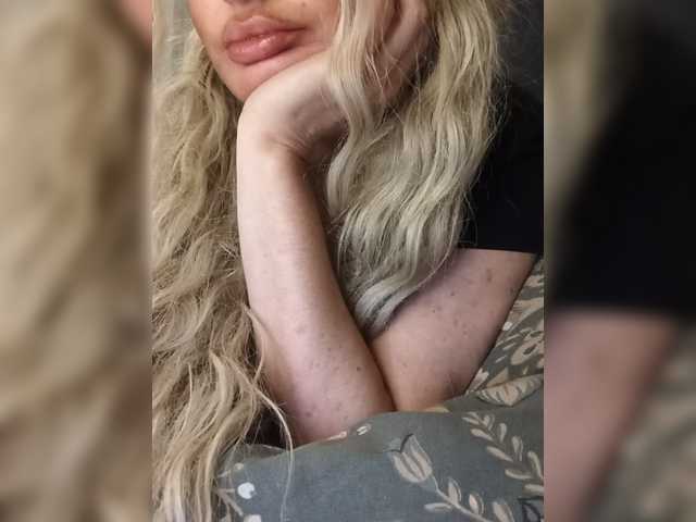 Sofaa live cam on BongaCams