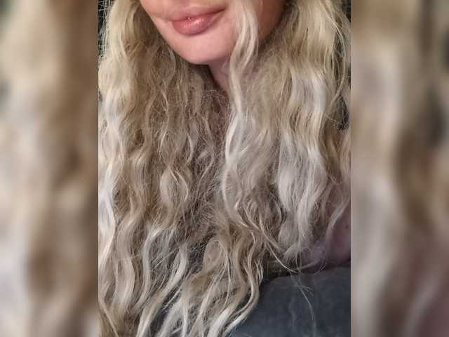 Sofaa live cam on BongaCams