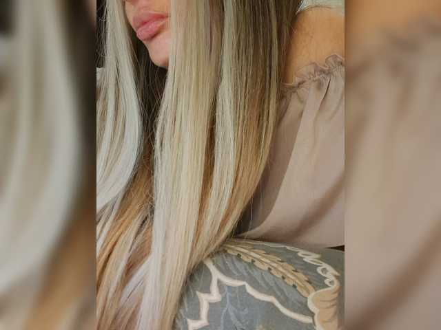 Sofaa live cam on BongaCams