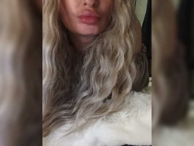 Sofaa live cam on BongaCams
