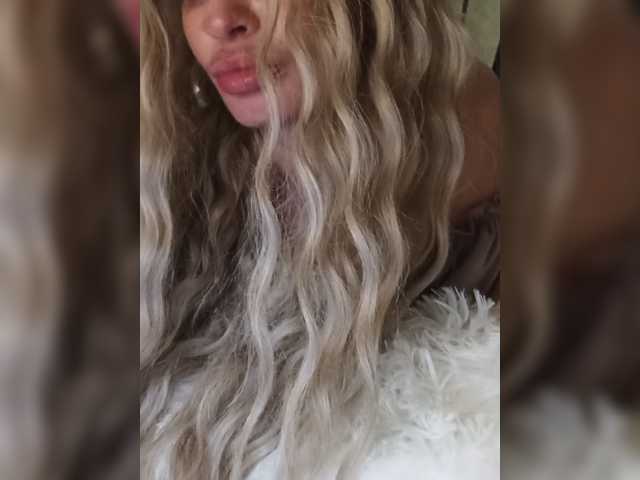 Sofaa live cam on BongaCams