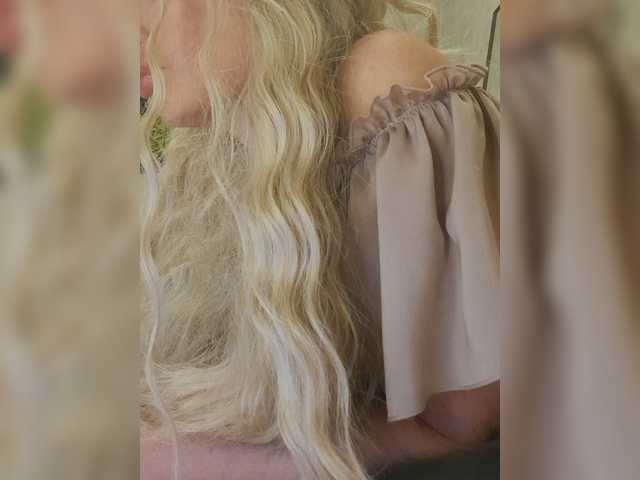 Sofaa live cam on BongaCams