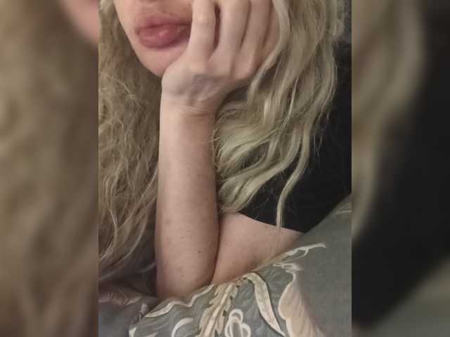 Sofaa live cam on BongaCams