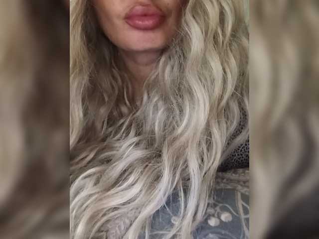 Sofaa live cam on BongaCams