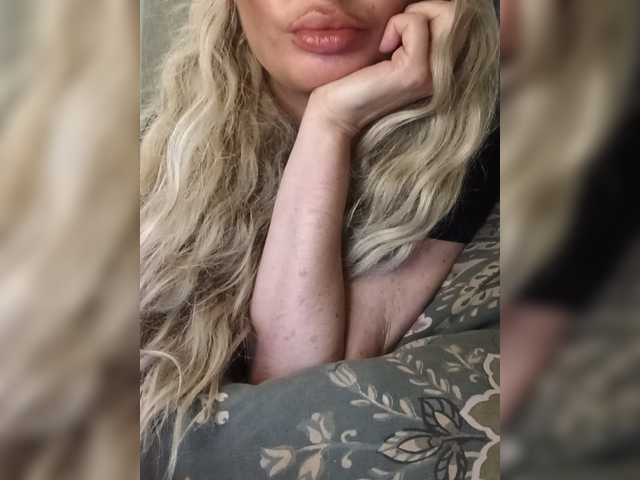 Sofaa live cam on BongaCams