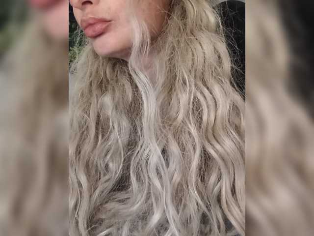 Sofaa live cam on BongaCams