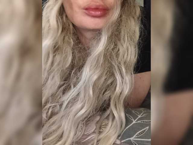 Sofaa live cam on BongaCams