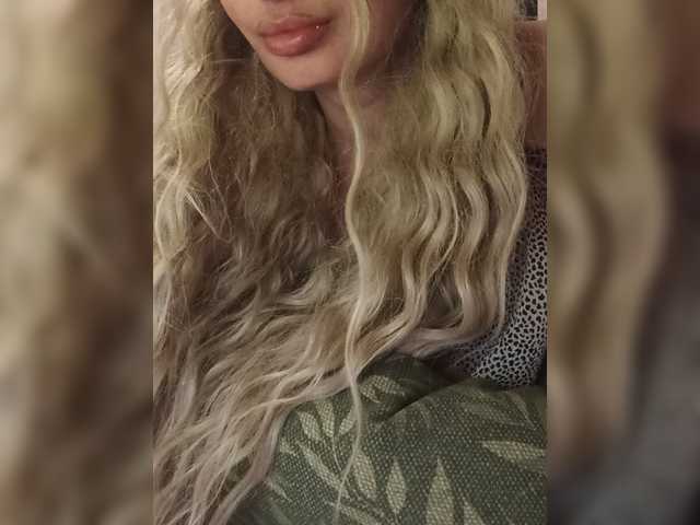 Sofaa live cam on BongaCams