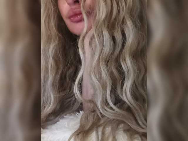 Sofaa live cam on BongaCams