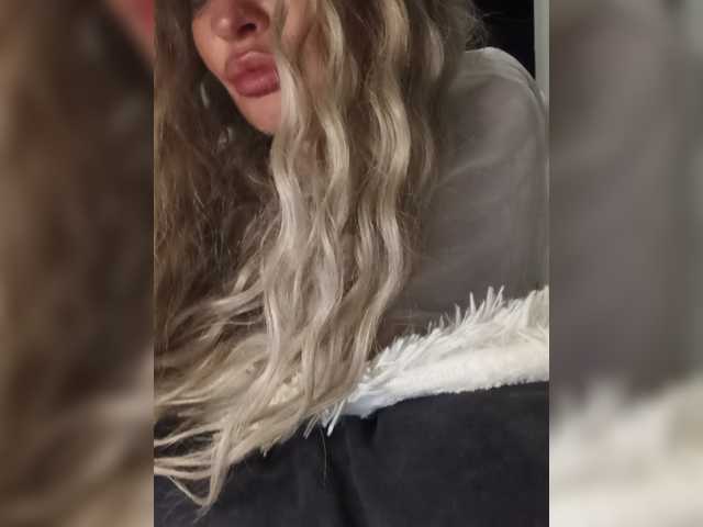 Sofaa live cam on BongaCams