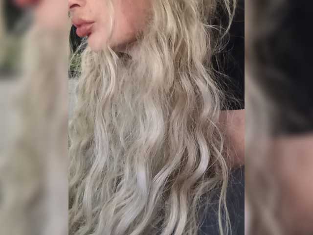Sofaa live cam on BongaCams