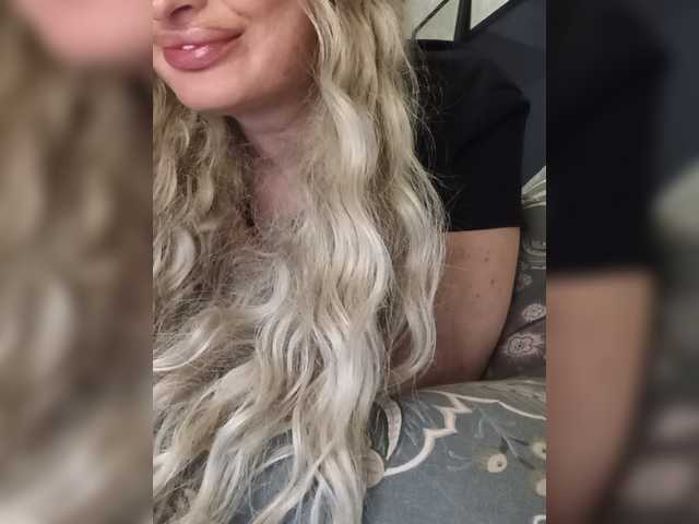 Sofaa live cam on BongaCams