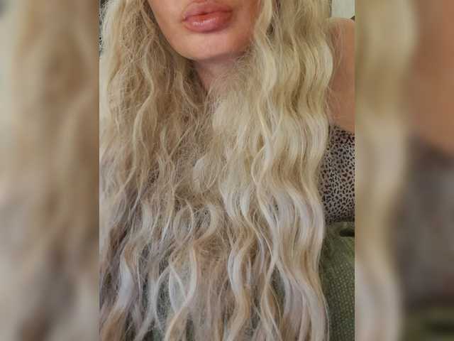 Sofaa live cam on BongaCams
