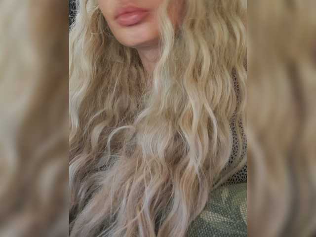 Sofaa live cam on BongaCams