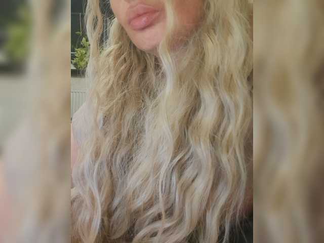 Sofaa live cam on BongaCams