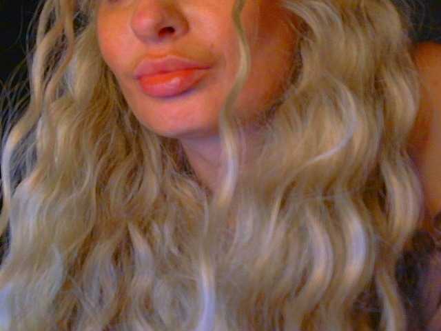 Sofaa live cam on BongaCams