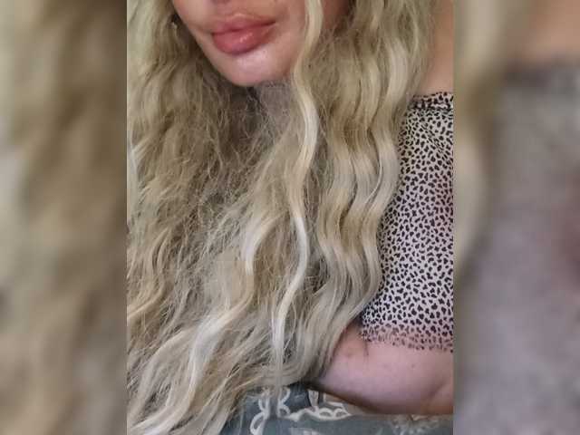 Sofaa live cam on BongaCams