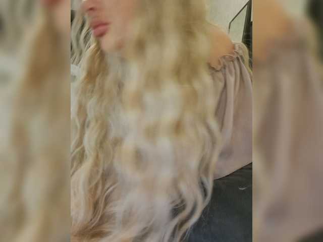 Sofaa live cam on BongaCams
